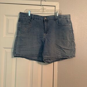 Gloria Vanderbilt Levi shorts